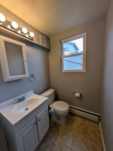 Main picture of 1913 Larkins Way