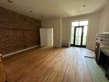 Main picture of 251 W 76th St