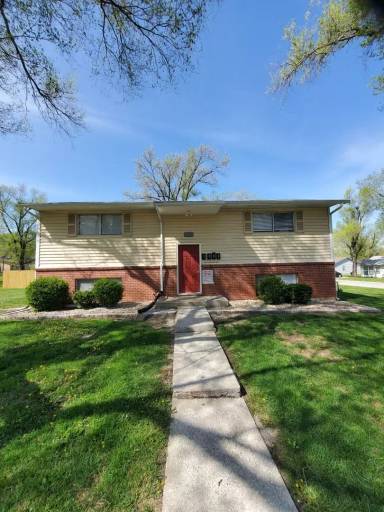 Main picture of 15204 Bellaire Ave