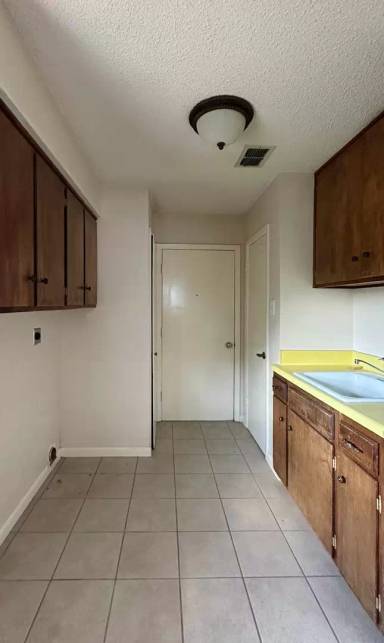 Main picture of 4104 Deer Top St