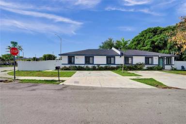 Main picture of 1712 NW 76th Ter