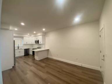Main picture of 2285 Ulric St