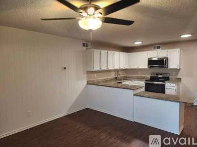 Main picture of 912 Navasota Dr