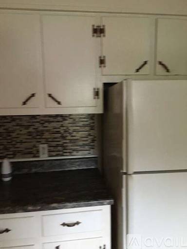 Main picture of 715 Robinson Ct