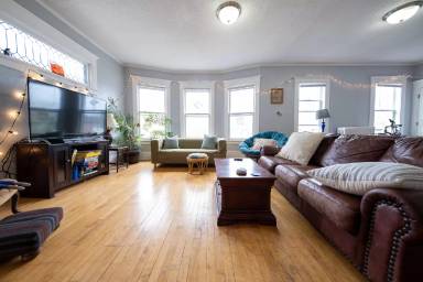 Main picture of 2205-15 Pleasant Ave