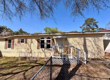 Main picture of 3911 Persimmon St