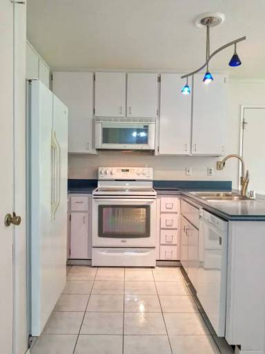 Main picture of 410 Colony Cove Dr