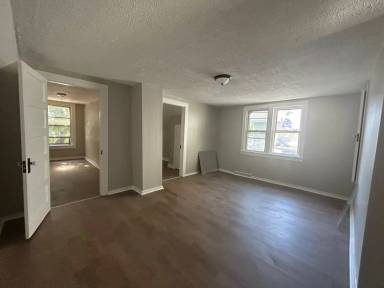Main picture of 3137 W 68th St