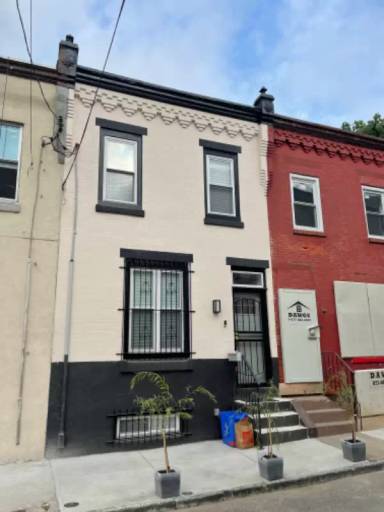 Main picture of 2170 N Darien St