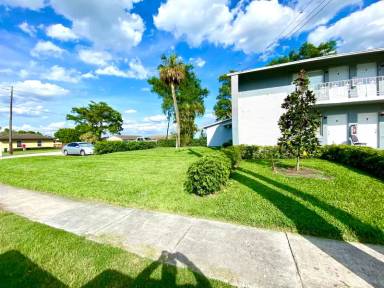 Main picture of 12275 Lakeshore Dr
