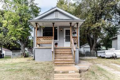 Main picture of 135 W Arlee Ave