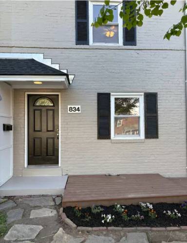 Main picture of 834 S Ivy St