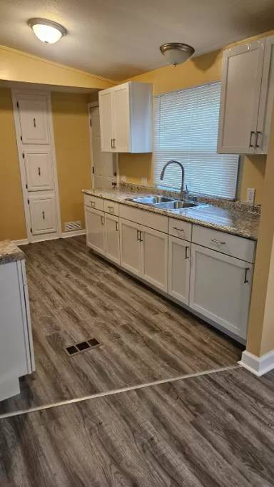 Main picture of 2234 Rush St