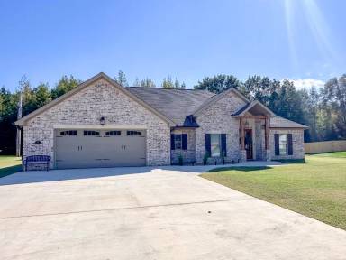 Main picture of 37 N. Penny Ln.