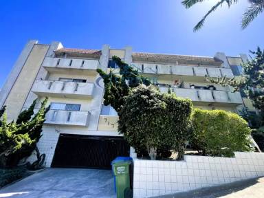 Main picture of 717 W 33rd St