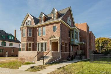 Main picture of 253 Erskine St