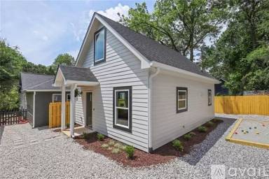 Main picture of 496 Glenwood Pl SE