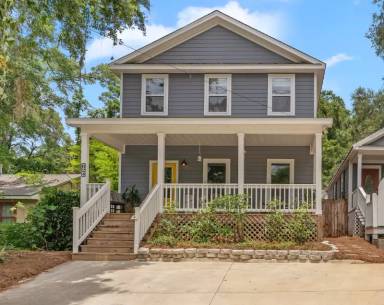 Main picture of 634 W 7th Ave
