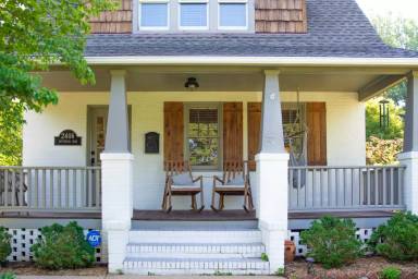 Main picture of 2406 Jefferson Park Ave