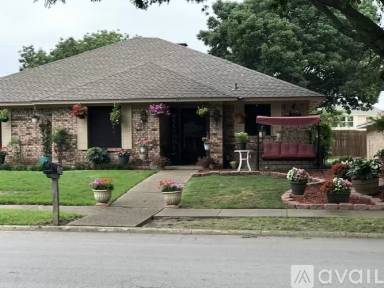 Main picture of 305 Stoneybrook Dr