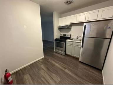Main picture of 2430 Muscatine Ave
