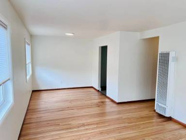 Main picture of 6023 SE Woodstock Blvd