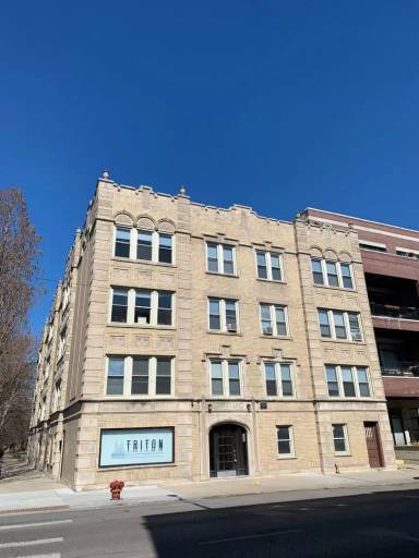 Main picture of 3422 W Foster Ave