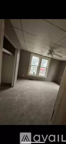 Main picture of 1002 E Maumee St