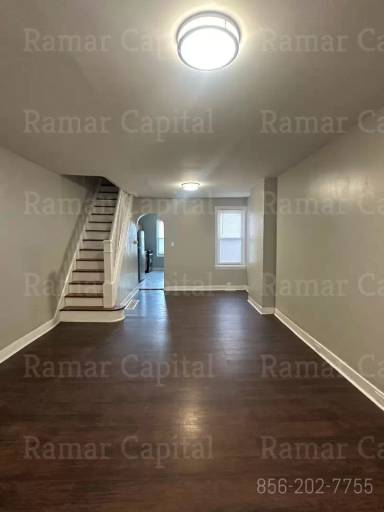 Main picture of 648 Clinton St