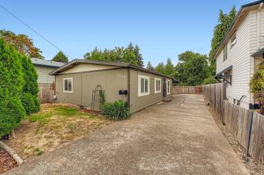 Main picture of 8989 SE 32nd Ave