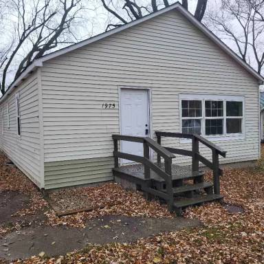 Main picture of 1975 Hatch Ave