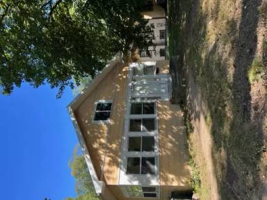 Main picture of 605 Sumner St