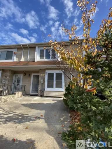Main picture of 32 Eleanor Pl