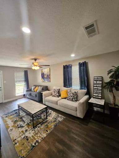 Main picture of 301 SW 16th St