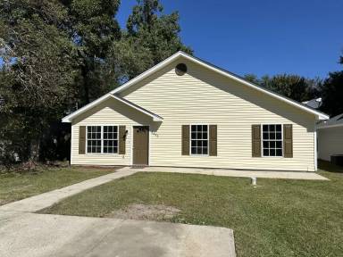 Main picture of 2420 Oriole St