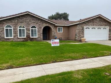 Main picture of 5306 N Carlsbad Ave