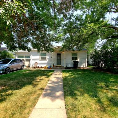 Main picture of 4260 S Pearl St