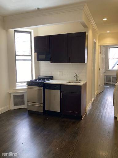 Main picture of 443 E 78th St