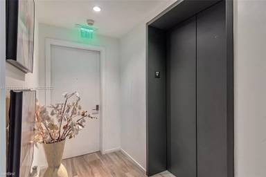Main picture of SLS Lux