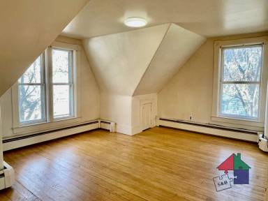 Main picture of 225 Elm St