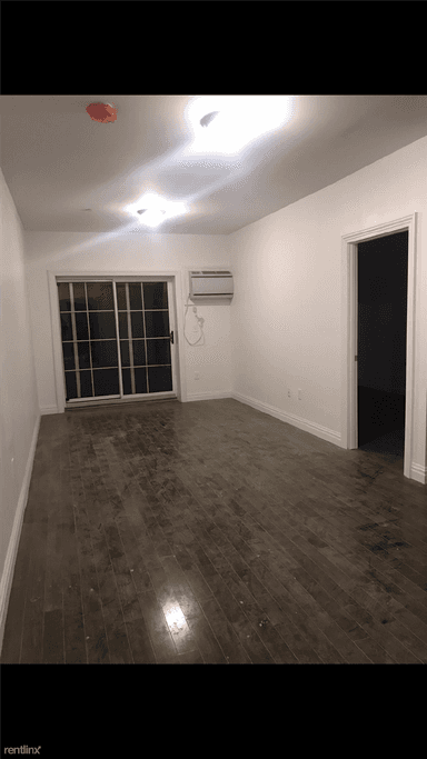 Main picture of 2953 Barnes Ave