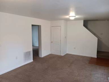 Main picture of 220 S Yellow Springs St