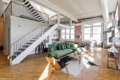 Main picture of 2843 E Grand Blvd