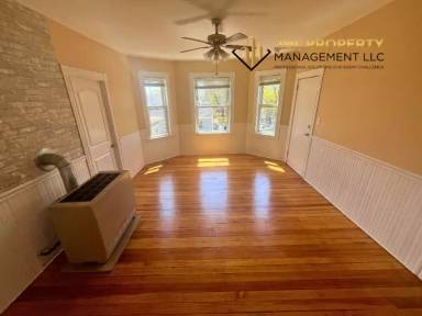 Main picture of 121 Irving St