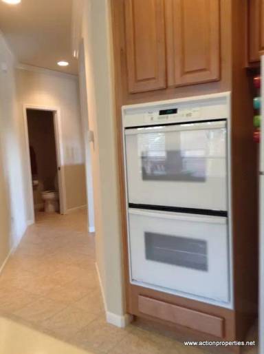 Main picture of 6145 Crater Lake Dr