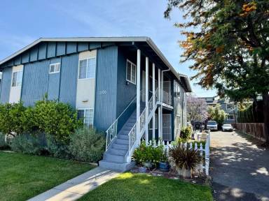 Main picture of 2870 Joseph Ave