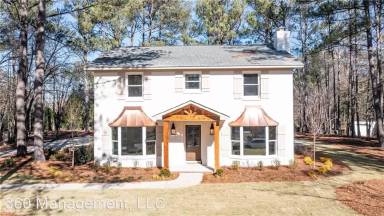 Main picture of 2080 S Evergreen Dr