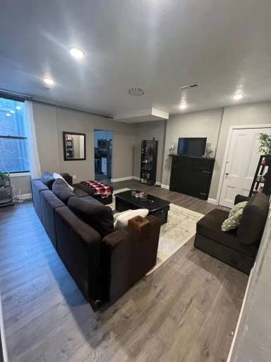 Main picture of 1118 E Carson St