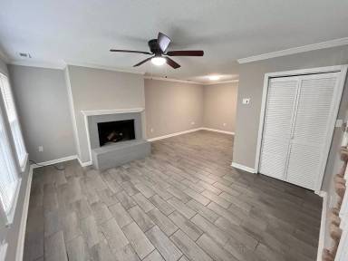 Main picture of 130 Cresent Cir