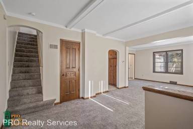 Main picture of 207 1st St SW